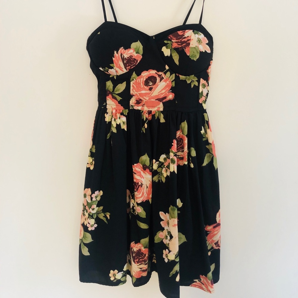 Women’s black floral spaghetti strap dress